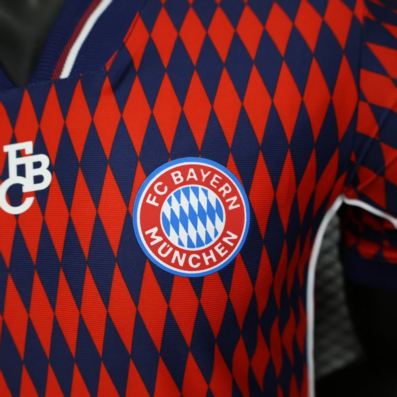 2025/2026 Player Version Bayern Munich Edition Special Red Football Shirt 1:1 Thai Quality - 图片 5